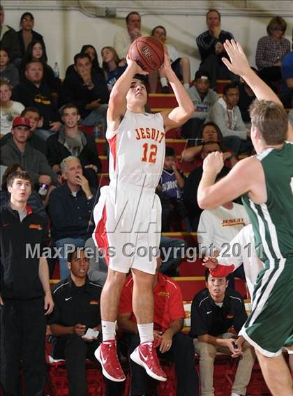 Thumbnail 1 in Strake Jesuit vs. Jesuit (Father Barry Christmas Classic) photogallery.