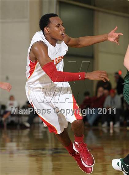 Thumbnail 1 in Strake Jesuit vs. Jesuit (Father Barry Christmas Classic) photogallery.