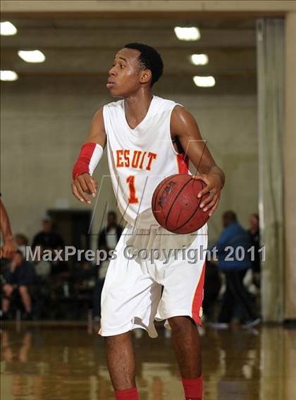 Thumbnail 2 in Strake Jesuit vs. Jesuit (Father Barry Christmas Classic) photogallery.