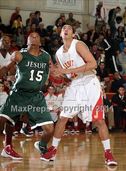 Thumbnail 2 in Strake Jesuit vs. Jesuit (Father Barry Christmas Classic) photogallery.