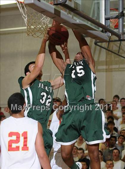 Thumbnail 2 in Strake Jesuit vs. Jesuit (Father Barry Christmas Classic) photogallery.
