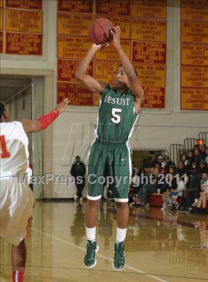 Thumbnail 2 in Strake Jesuit vs. Jesuit (Father Barry Christmas Classic) photogallery.