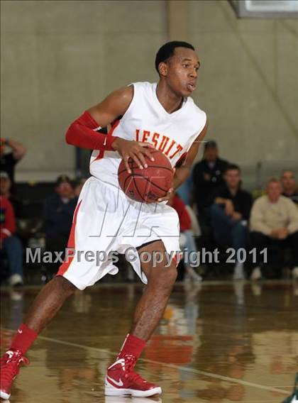 Thumbnail 3 in Strake Jesuit vs. Jesuit (Father Barry Christmas Classic) photogallery.