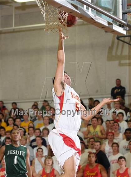 Thumbnail 3 in Strake Jesuit vs. Jesuit (Father Barry Christmas Classic) photogallery.