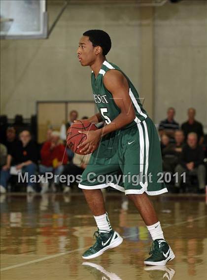Thumbnail 3 in Strake Jesuit vs. Jesuit (Father Barry Christmas Classic) photogallery.