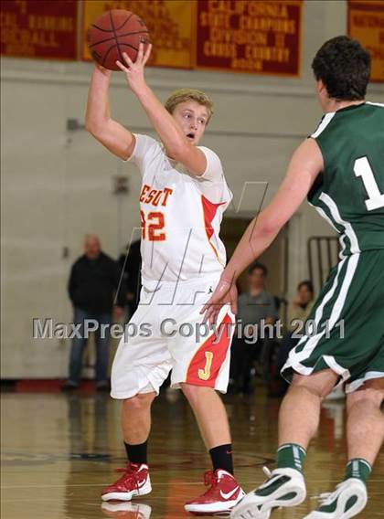 Thumbnail 1 in Strake Jesuit vs. Jesuit (Father Barry Christmas Classic) photogallery.