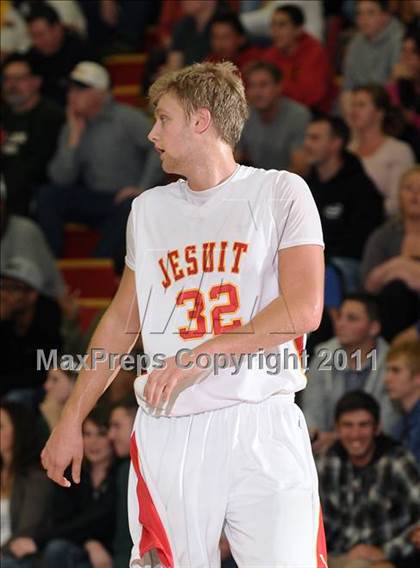 Thumbnail 2 in Strake Jesuit vs. Jesuit (Father Barry Christmas Classic) photogallery.