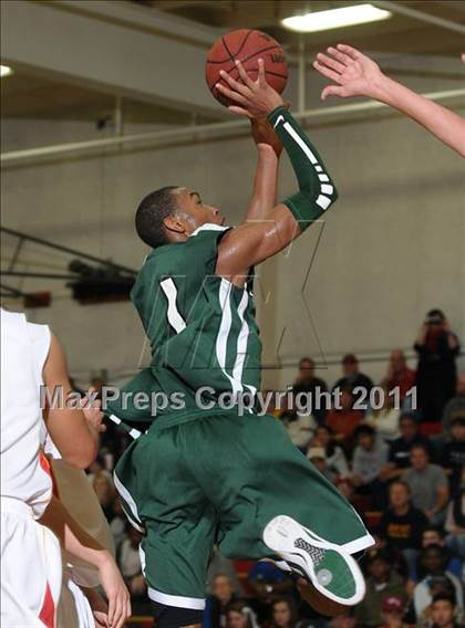 Thumbnail 1 in Strake Jesuit vs. Jesuit (Father Barry Christmas Classic) photogallery.