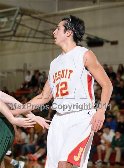 Thumbnail 1 in Strake Jesuit vs. Jesuit (Father Barry Christmas Classic) photogallery.