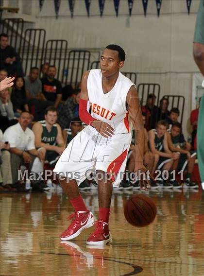Thumbnail 3 in Strake Jesuit vs. Jesuit (Father Barry Christmas Classic) photogallery.