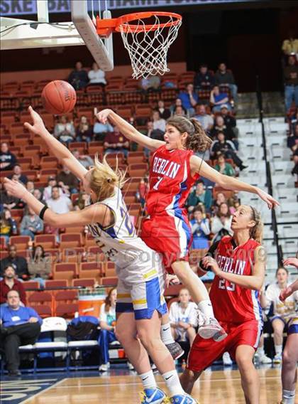 Thumbnail 2 in Berlin vs. Bacon Academy (CIAC Class M Final) photogallery.