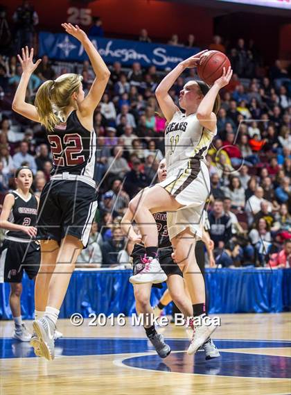 Thumbnail 3 in Canton vs. Thomaston (CIAC Class S Final) photogallery.