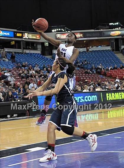 Thumbnail 3 in Modesto Christian vs. Sacramento (CIF SJS D3 Final) photogallery.