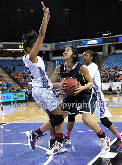 Thumbnail 3 in Modesto Christian vs. Sacramento (CIF SJS D3 Final) photogallery.
