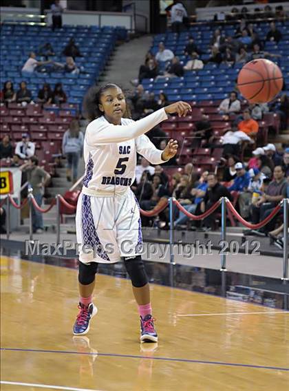 Thumbnail 3 in Modesto Christian vs. Sacramento (CIF SJS D3 Final) photogallery.