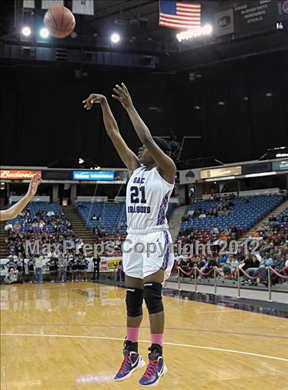 Thumbnail 3 in Modesto Christian vs. Sacramento (CIF SJS D3 Final) photogallery.