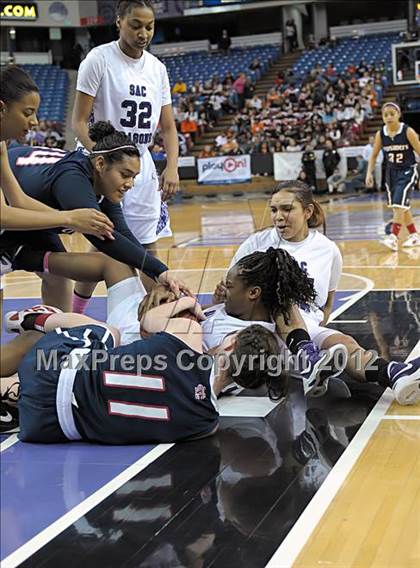 Thumbnail 2 in Modesto Christian vs. Sacramento (CIF SJS D3 Final) photogallery.