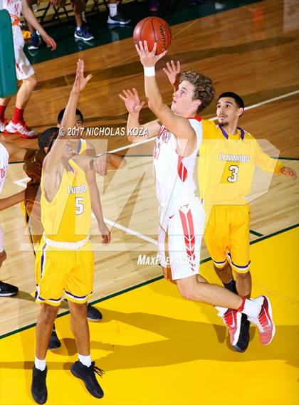 Thumbnail 2 in Mater Dei vs. Lynwood (The Classic at Damien) photogallery.