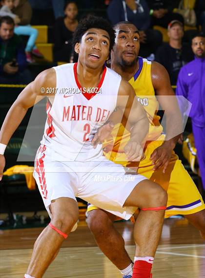 Thumbnail 2 in Mater Dei vs. Lynwood (The Classic at Damien) photogallery.