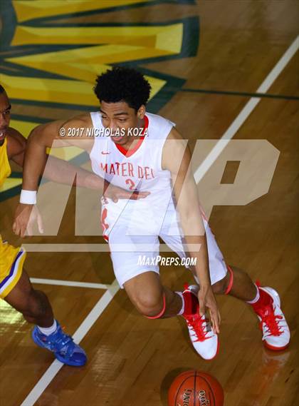 Thumbnail 2 in Mater Dei vs. Lynwood (The Classic at Damien) photogallery.