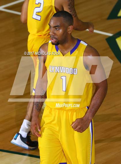 Thumbnail 2 in Mater Dei vs. Lynwood (The Classic at Damien) photogallery.