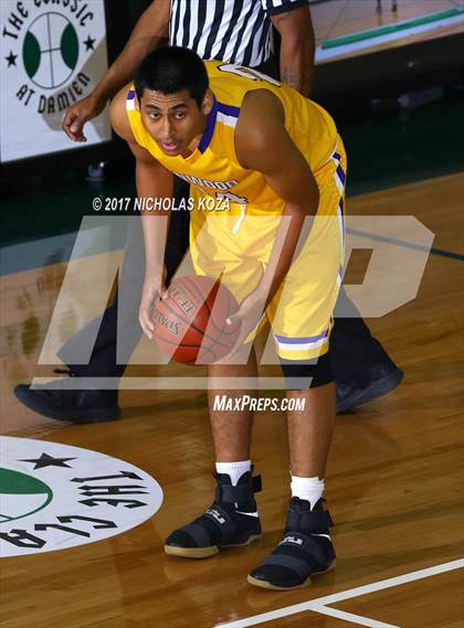 Thumbnail 3 in Mater Dei vs. Lynwood (The Classic at Damien) photogallery.