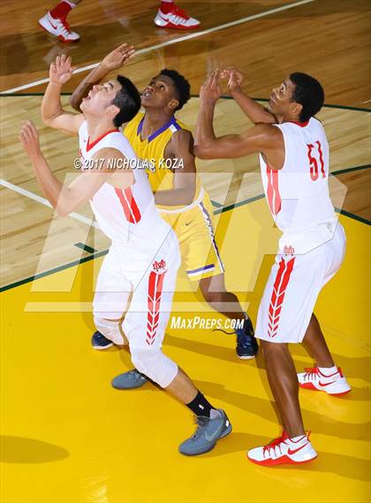 Thumbnail 3 in Mater Dei vs. Lynwood (The Classic at Damien) photogallery.
