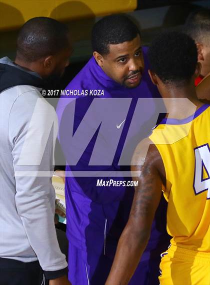 Thumbnail 1 in Mater Dei vs. Lynwood (The Classic at Damien) photogallery.