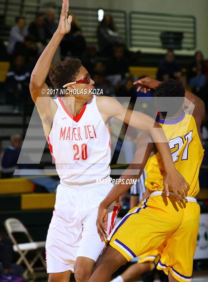 Thumbnail 1 in Mater Dei vs. Lynwood (The Classic at Damien) photogallery.