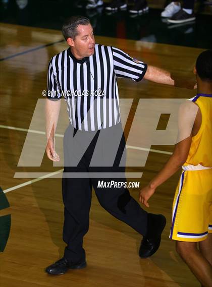 Thumbnail 2 in Mater Dei vs. Lynwood (The Classic at Damien) photogallery.