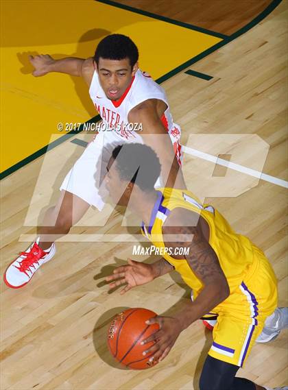 Thumbnail 2 in Mater Dei vs. Lynwood (The Classic at Damien) photogallery.