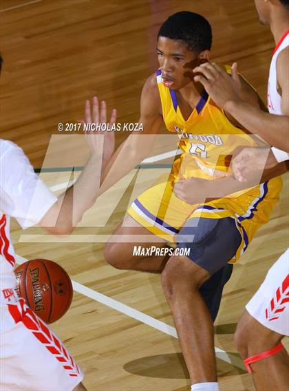 Thumbnail 1 in Mater Dei vs. Lynwood (The Classic at Damien) photogallery.