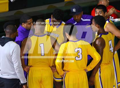 Thumbnail 2 in Mater Dei vs. Lynwood (The Classic at Damien) photogallery.