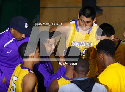 Thumbnail 2 in Mater Dei vs. Lynwood (The Classic at Damien) photogallery.
