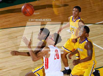 Thumbnail 3 in Mater Dei vs. Lynwood (The Classic at Damien) photogallery.