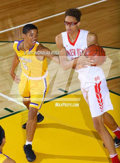 Thumbnail 3 in Mater Dei vs. Lynwood (The Classic at Damien) photogallery.