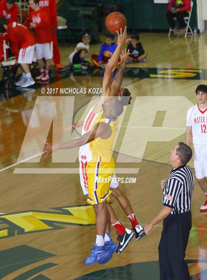 Thumbnail 1 in Mater Dei vs. Lynwood (The Classic at Damien) photogallery.