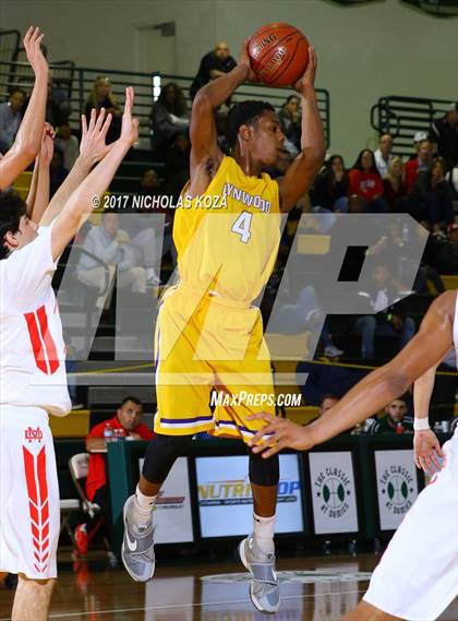 Thumbnail 1 in Mater Dei vs. Lynwood (The Classic at Damien) photogallery.