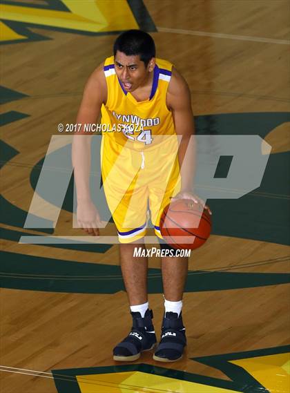 Thumbnail 2 in Mater Dei vs. Lynwood (The Classic at Damien) photogallery.
