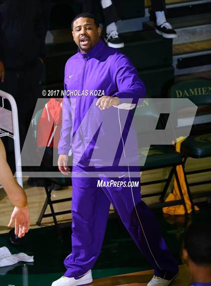 Thumbnail 1 in Mater Dei vs. Lynwood (The Classic at Damien) photogallery.