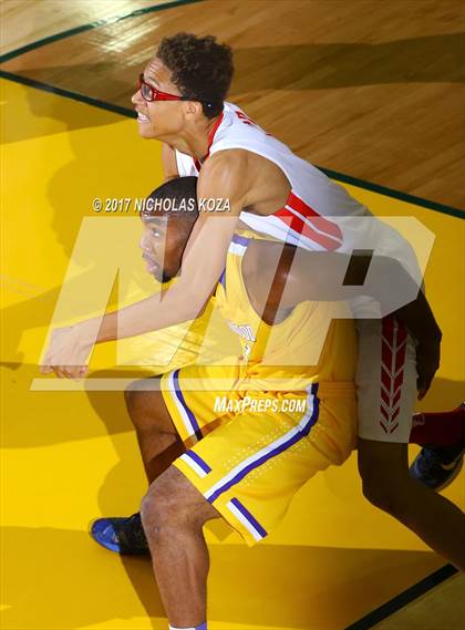 Thumbnail 1 in Mater Dei vs. Lynwood (The Classic at Damien) photogallery.