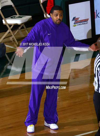 Thumbnail 2 in Mater Dei vs. Lynwood (The Classic at Damien) photogallery.