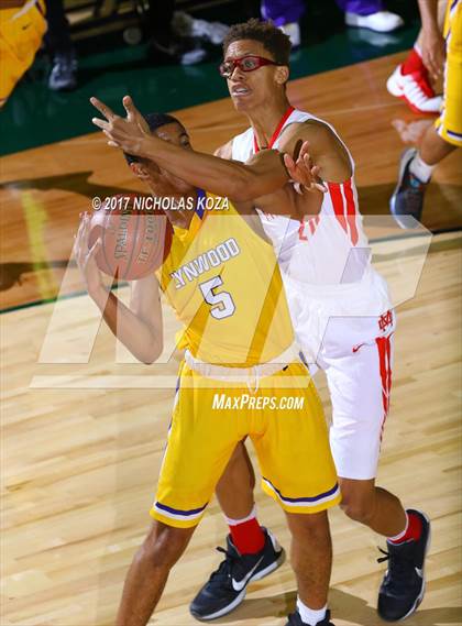 Thumbnail 2 in Mater Dei vs. Lynwood (The Classic at Damien) photogallery.