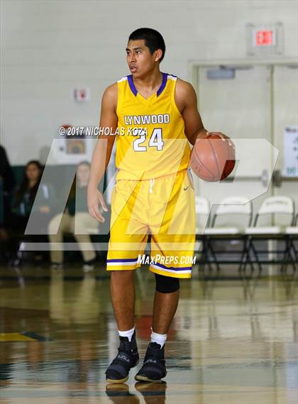 Thumbnail 1 in Mater Dei vs. Lynwood (The Classic at Damien) photogallery.