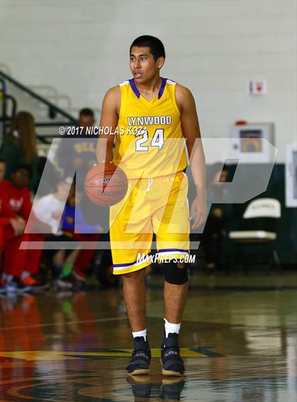 Thumbnail 2 in Mater Dei vs. Lynwood (The Classic at Damien) photogallery.