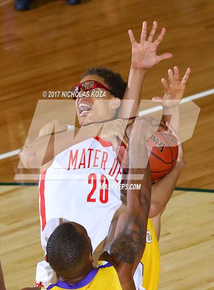Thumbnail 1 in Mater Dei vs. Lynwood (The Classic at Damien) photogallery.