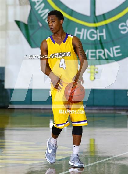 Thumbnail 1 in Mater Dei vs. Lynwood (The Classic at Damien) photogallery.
