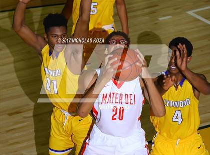 Thumbnail 1 in Mater Dei vs. Lynwood (The Classic at Damien) photogallery.