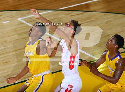 Thumbnail 2 in Mater Dei vs. Lynwood (The Classic at Damien) photogallery.