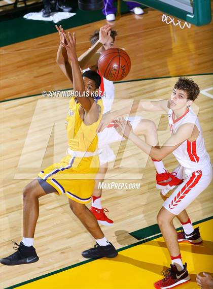 Thumbnail 1 in Mater Dei vs. Lynwood (The Classic at Damien) photogallery.
